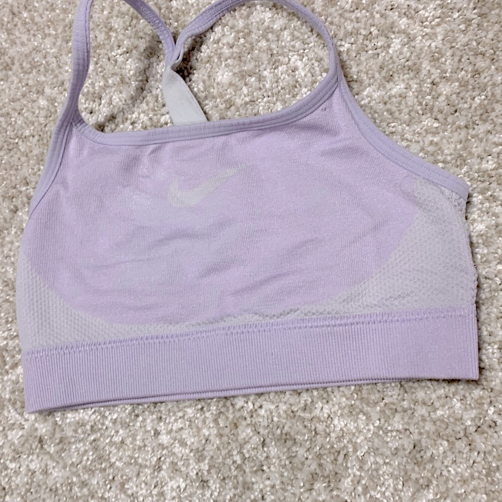 Nike girls sports bra, light lilac, size S